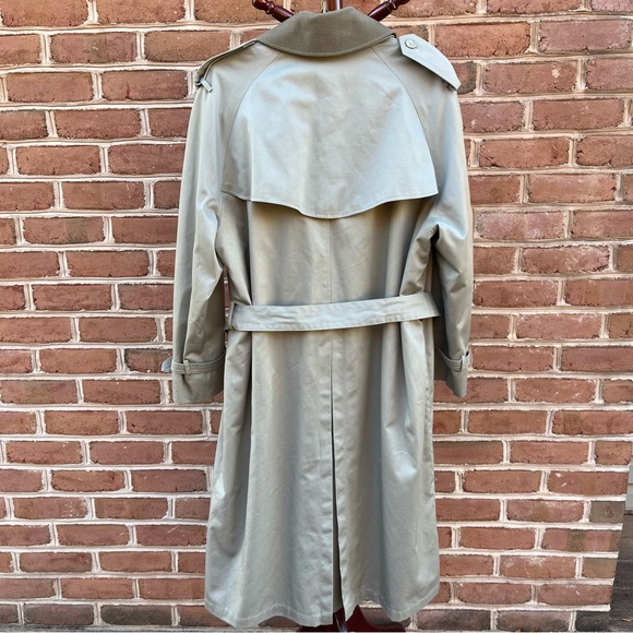 Men’s vintage khaki tan trenchcoat with winter zip out lining. size 44 regular - Picture 13 of 16